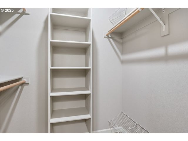 1396 DAHLIA St, Woodburn, OR 97071