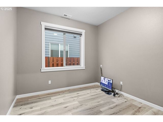 1396 DAHLIA St, Woodburn, OR 97071