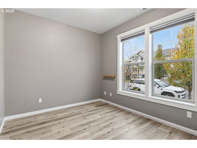 1396 DAHLIA St, Woodburn, OR 97071