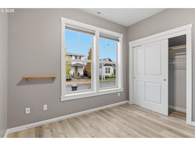 1396 DAHLIA St, Woodburn, OR 97071