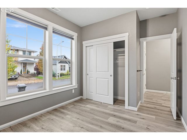 1396 DAHLIA St, Woodburn, OR 97071