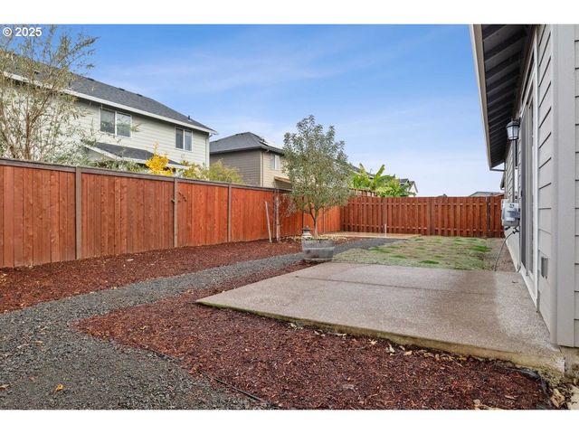 1396 DAHLIA St, Woodburn, OR 97071