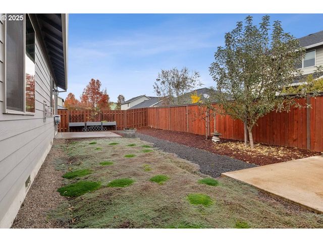 1396 DAHLIA St, Woodburn, OR 97071