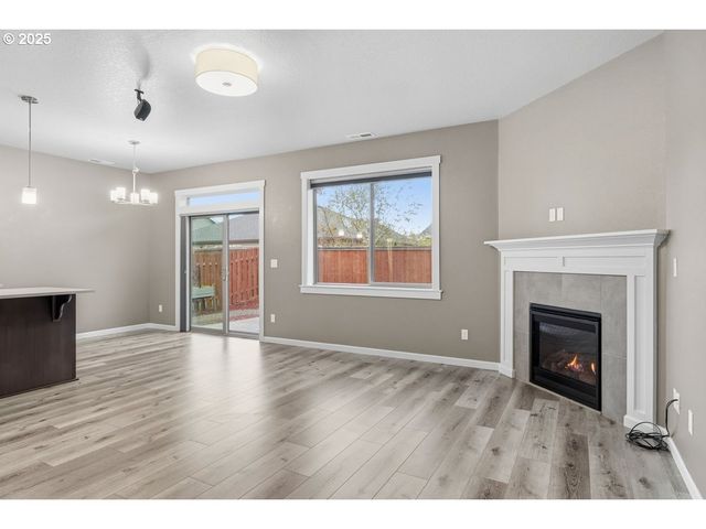 1396 DAHLIA St, Woodburn, OR 97071