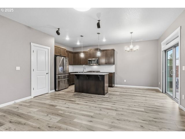 1396 DAHLIA St, Woodburn, OR 97071