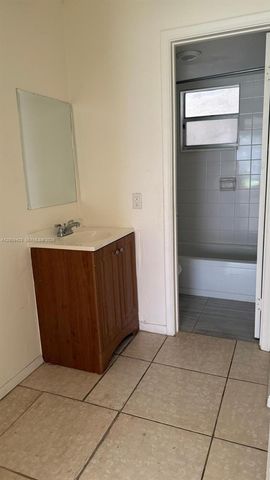 3774 Inverrary Blvd 105P, Lauderhill, FL 33319