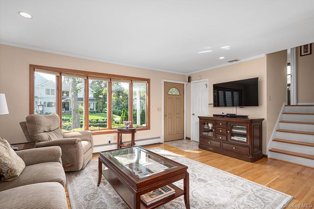 7 Layne Way, Northport, NY 11768