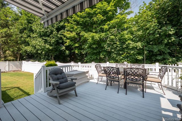 7 Layne Way, Northport, NY 11768