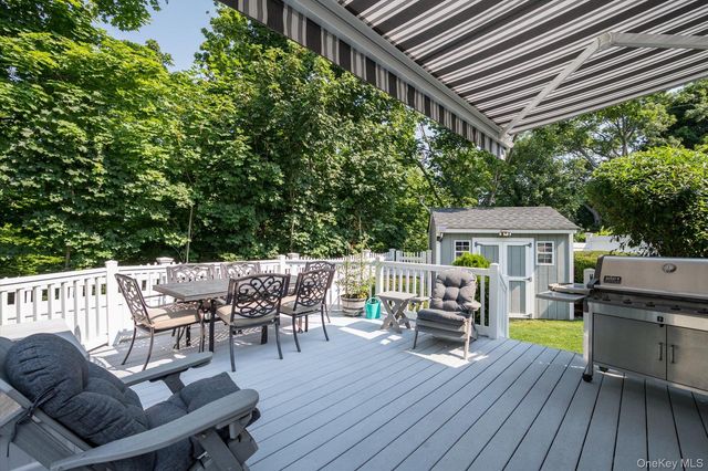 7 Layne Way, Northport, NY 11768