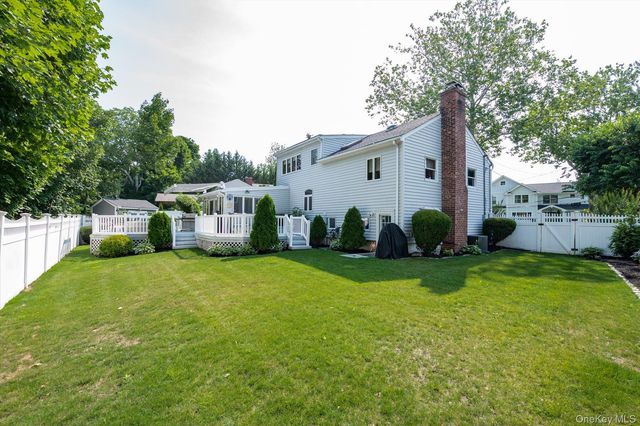 7 Layne Way, Northport, NY 11768
