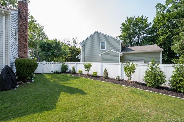 7 Layne Way, Northport, NY 11768