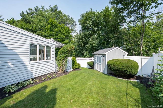 7 Layne Way, Northport, NY 11768