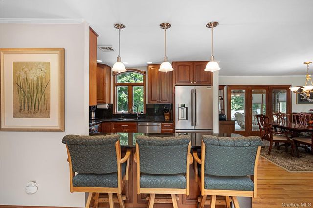 7 Layne Way, Northport, NY 11768