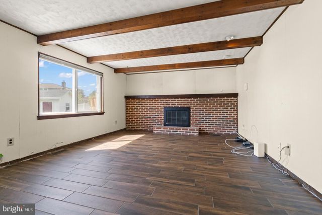 6 STONEBRIDGE RD, Cherry Hill, NJ 08003