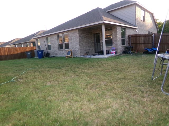 2500 whispering breeze, Glenn Heights, TX 75154