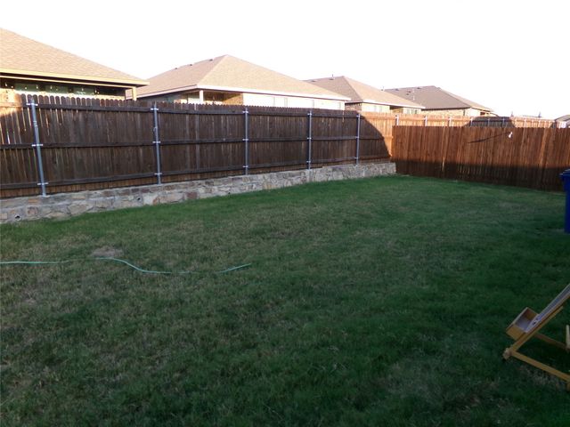 2500 whispering breeze, Glenn Heights, TX 75154