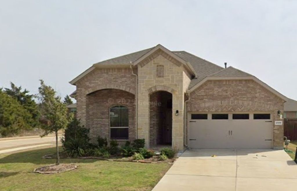 2500 whispering breeze, Glenn Heights, TX 75154