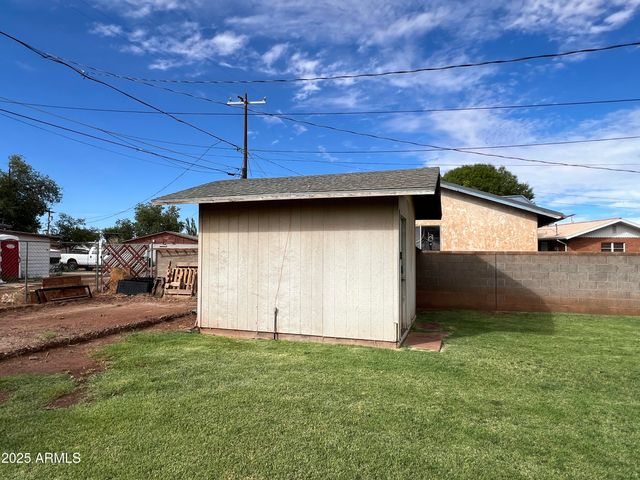 1001 N WINSLOW Avenue, Winslow, AZ 86047