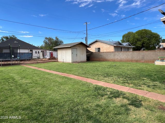 1001 N WINSLOW Avenue, Winslow, AZ 86047