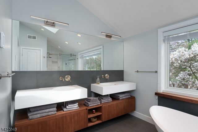 957 Cherry Hill Rd, Montgomery Twp., NJ 08540
