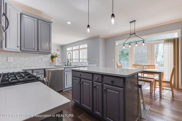 2212 Beechnut Trail, Holt, MI 48842