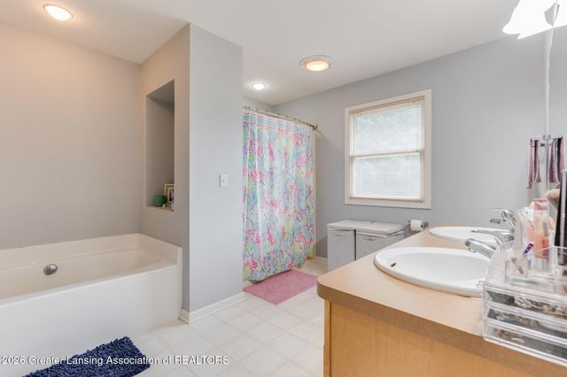 2212 Beechnut Trail, Holt, MI 48842