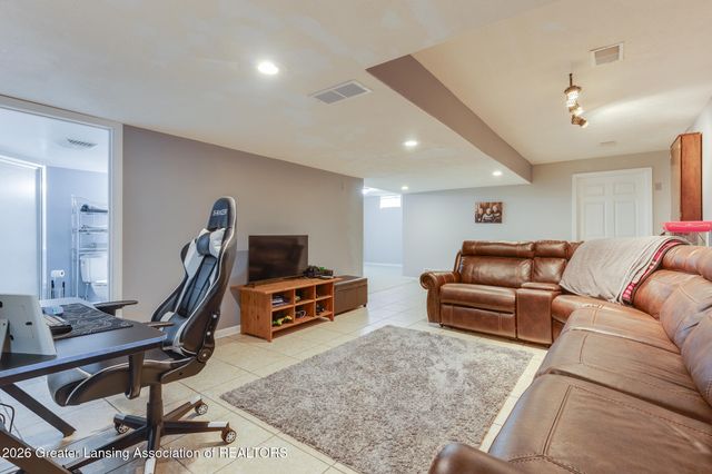 2212 Beechnut Trail, Holt, MI 48842