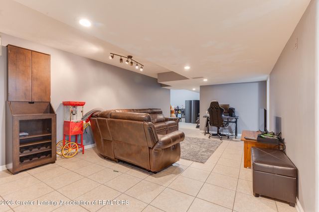 2212 Beechnut Trail, Holt, MI 48842