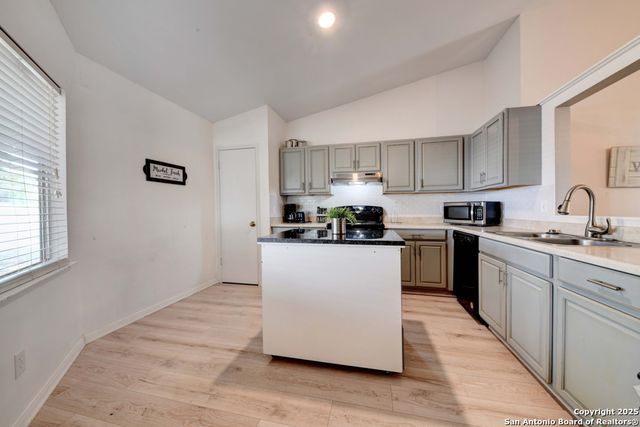 8132 Pioneer Oak, Converse, TX 78109