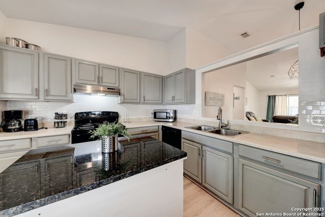 8132 Pioneer Oak, Converse, TX 78109