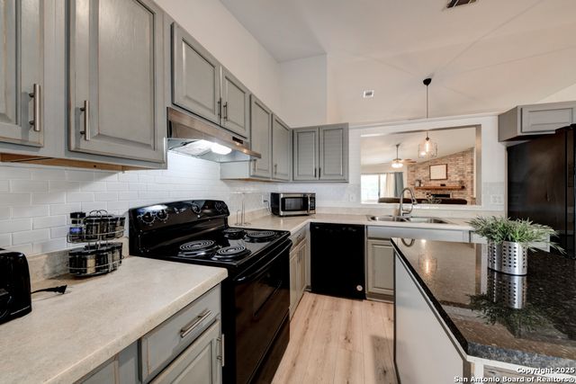 8132 Pioneer Oak, Converse, TX 78109