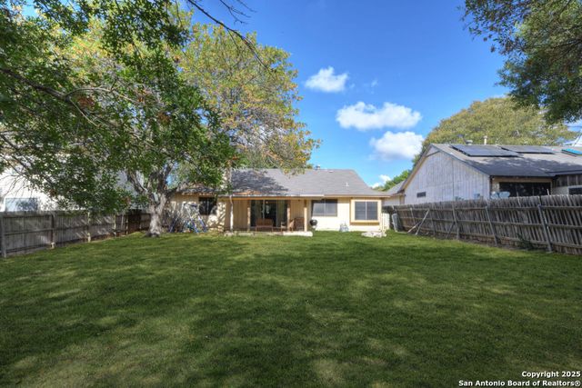 8132 Pioneer Oak, Converse, TX 78109