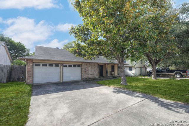 8132 Pioneer Oak, Converse, TX 78109