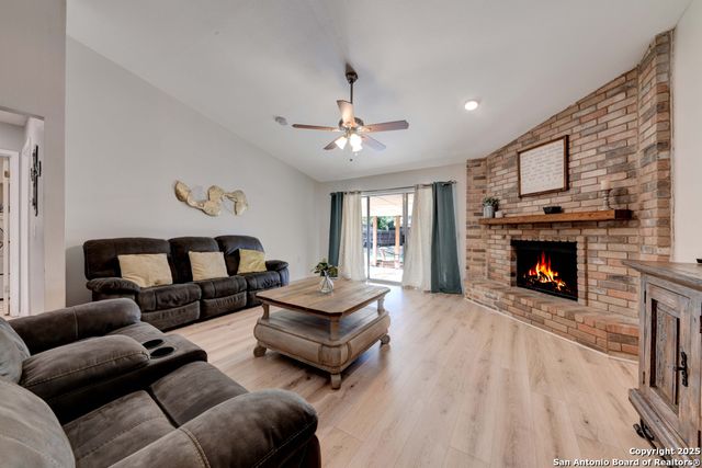 8132 Pioneer Oak, Converse, TX 78109