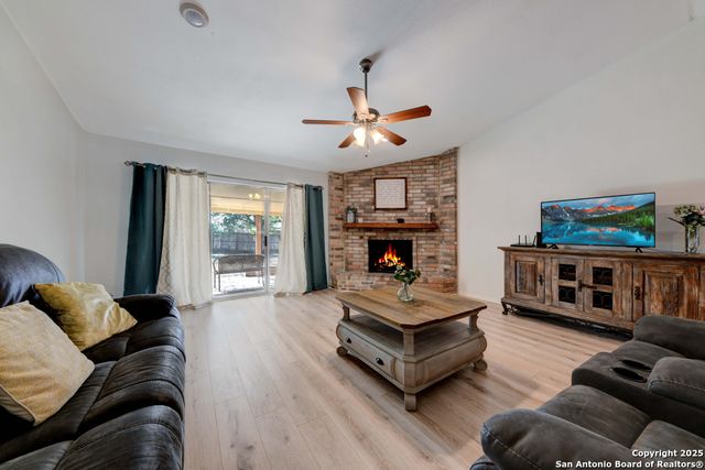 8132 Pioneer Oak, Converse, TX 78109