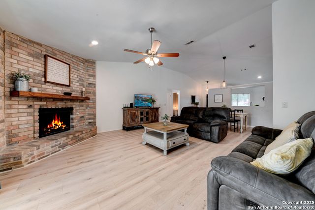 8132 Pioneer Oak, Converse, TX 78109