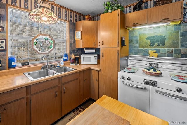 888 W Longbow Drive, Jefferson, CO 80456