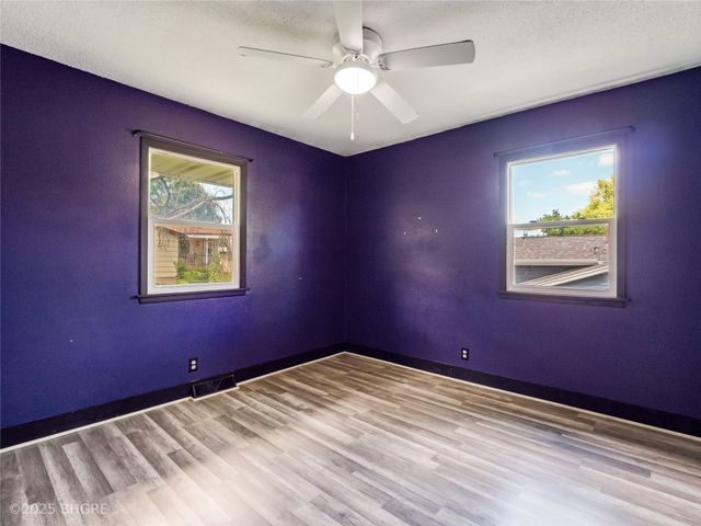 3902 E 40th Street, Des Moines, IA 50317