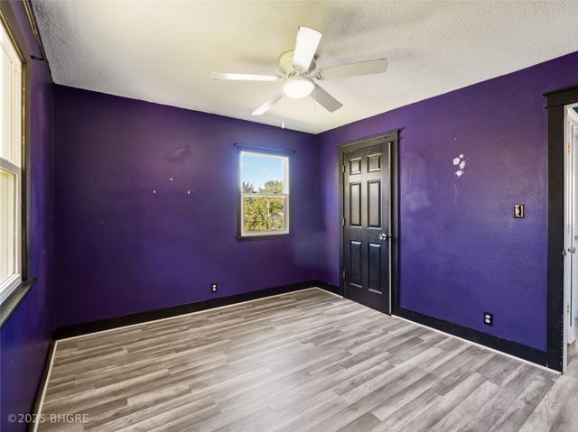 3902 E 40th Street, Des Moines, IA 50317