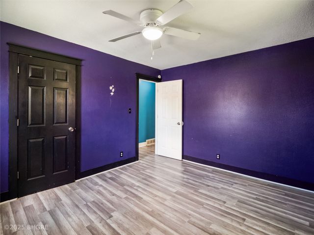 3902 E 40th Street, Des Moines, IA 50317