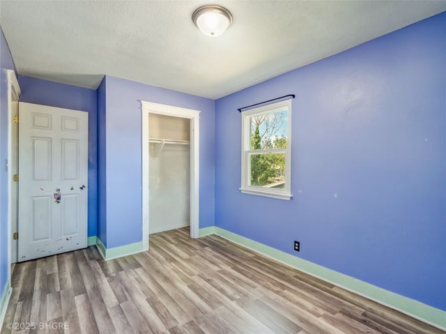 3902 E 40th Street, Des Moines, IA 50317