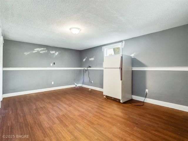 3902 E 40th Street, Des Moines, IA 50317