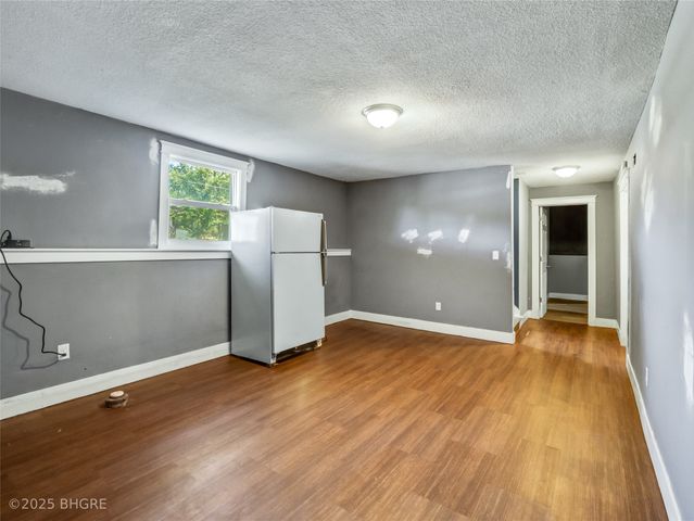 3902 E 40th Street, Des Moines, IA 50317