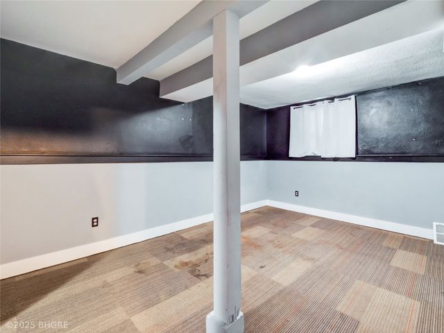 3902 E 40th Street, Des Moines, IA 50317