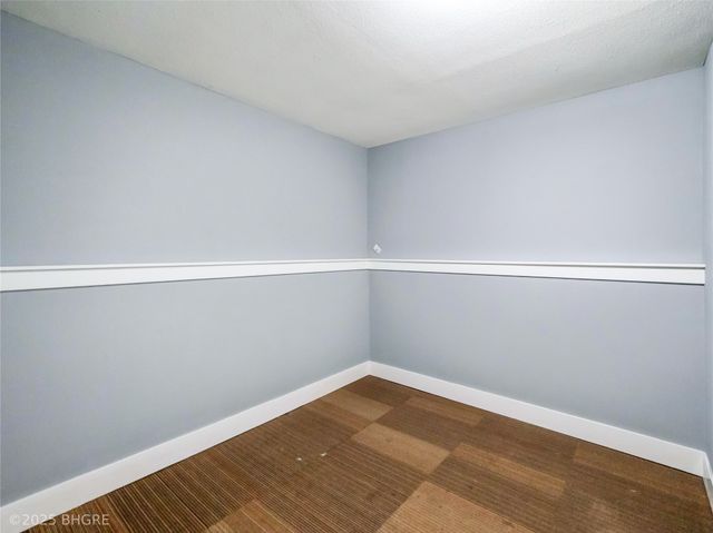 3902 E 40th Street, Des Moines, IA 50317