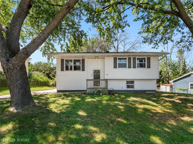 3902 E 40th Street, Des Moines, IA 50317