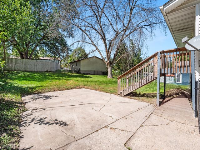 3902 E 40th Street, Des Moines, IA 50317