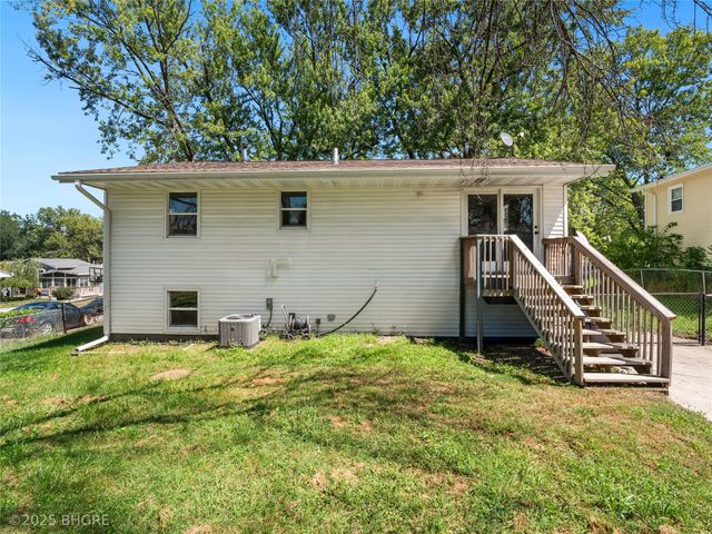 3902 E 40th Street, Des Moines, IA 50317