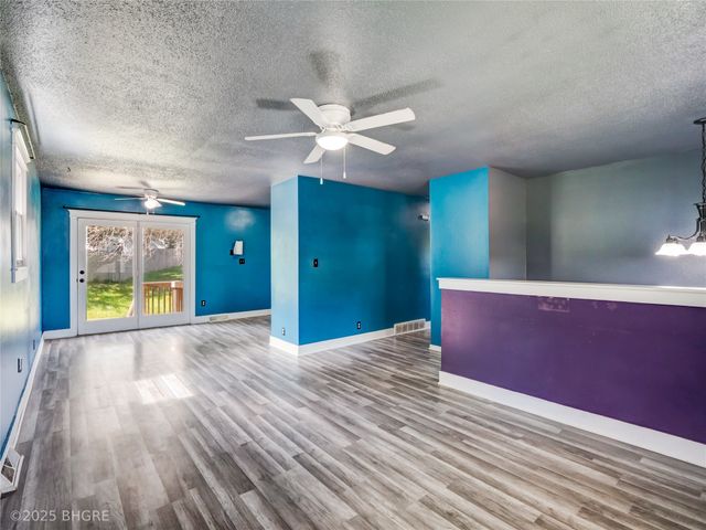 3902 E 40th Street, Des Moines, IA 50317