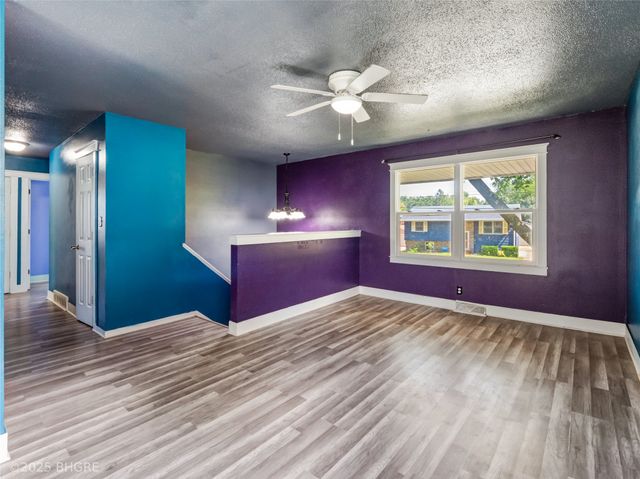 3902 E 40th Street, Des Moines, IA 50317